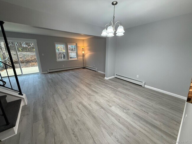 Building Photo - 540 Saracino Dr