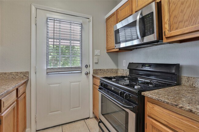 Building Photo - 5007 Polk St