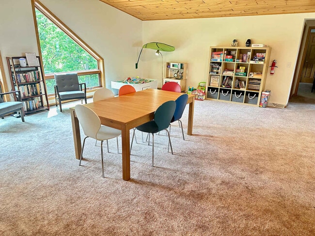 Building Photo - 222 Grouse Dr