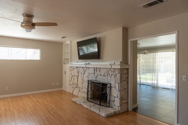 Building Photo - 3339 W Cambridge Ave