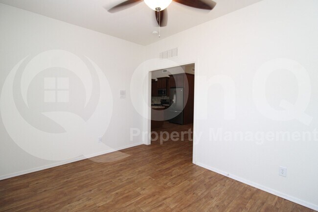 Building Photo - 9634 E Rocky Lake Dr