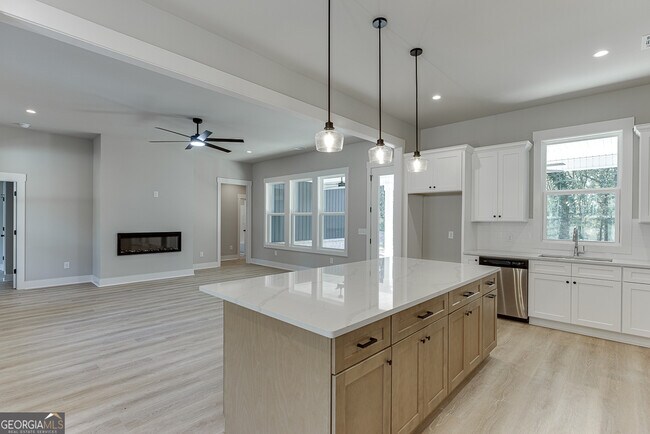 Building Photo - 115 Rains Rd