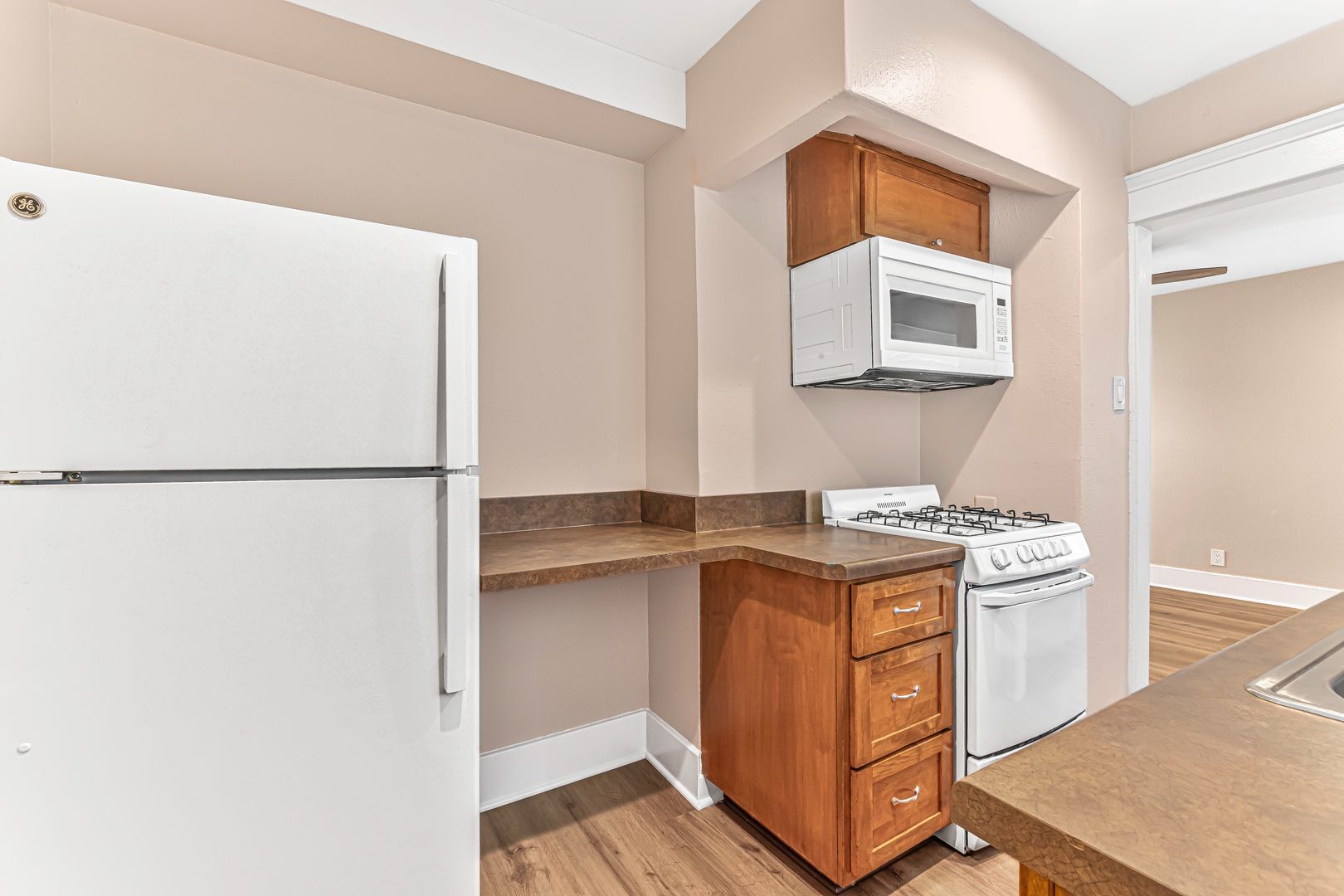 Building Photo - 1460 Gaviota Ave