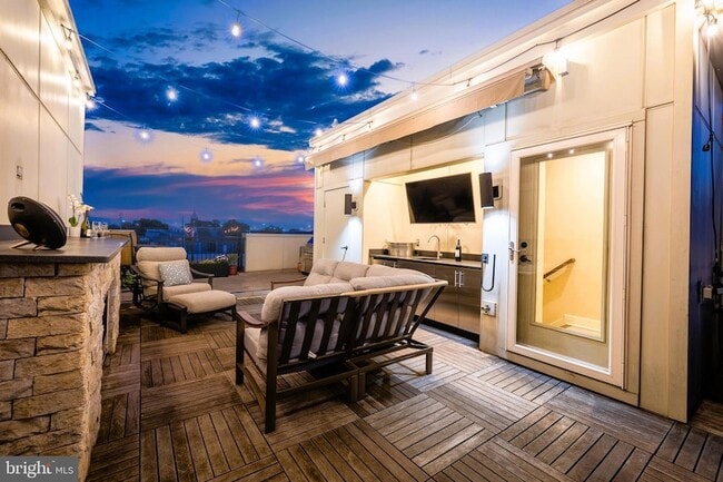 Building Photo - 1600 Beason St