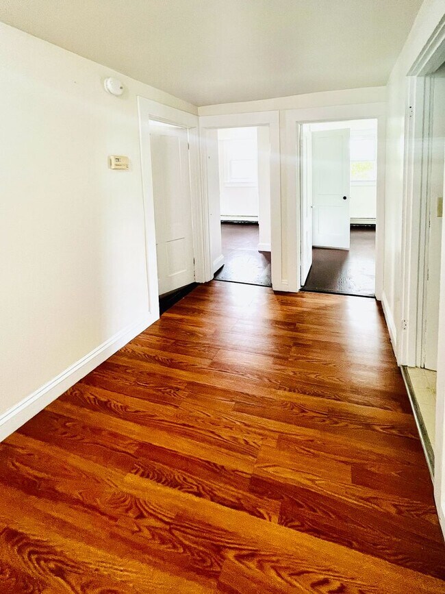 Building Photo - 5 Bedroom, 1.5 Bath Home near UVM (312 Col...