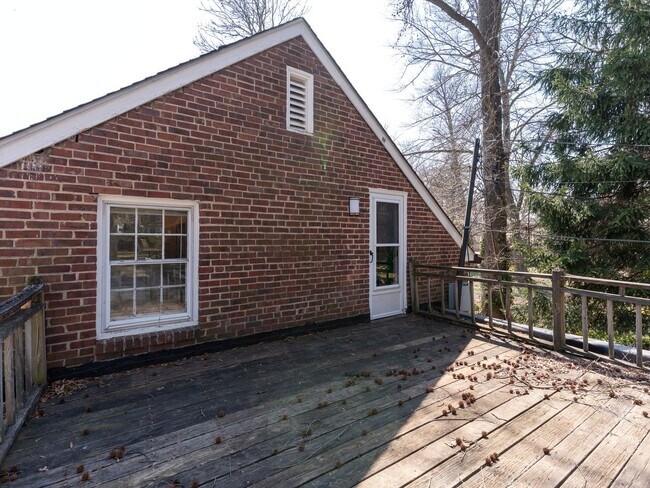 Building Photo - 2800 Woodpipe Ln