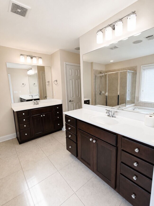 Building Photo - 5008 Ridgemont Walk
