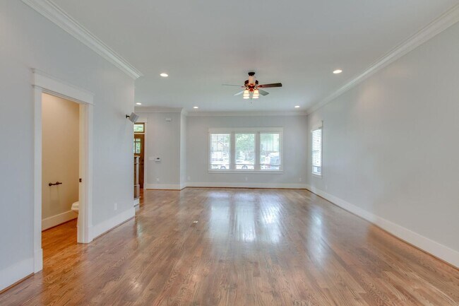 Building Photo - Stunning 4 Bedroom / Amazing Location / Fenced in Backyard / Beautiful Covered Front Porch