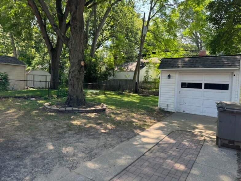 Backyard - 2659 Northwood Ave