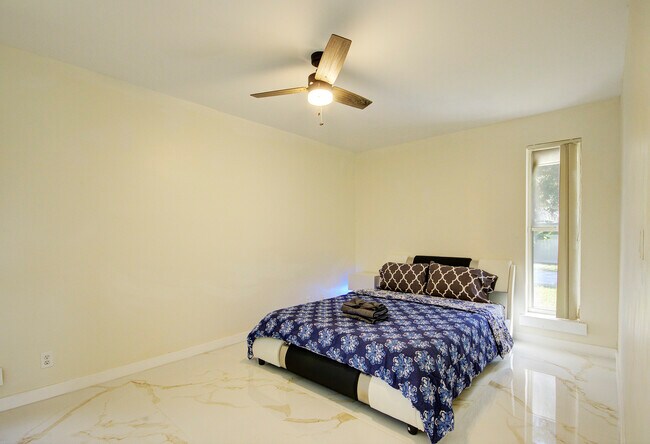 Bedroom 2 - 2420 SW 44th Ter