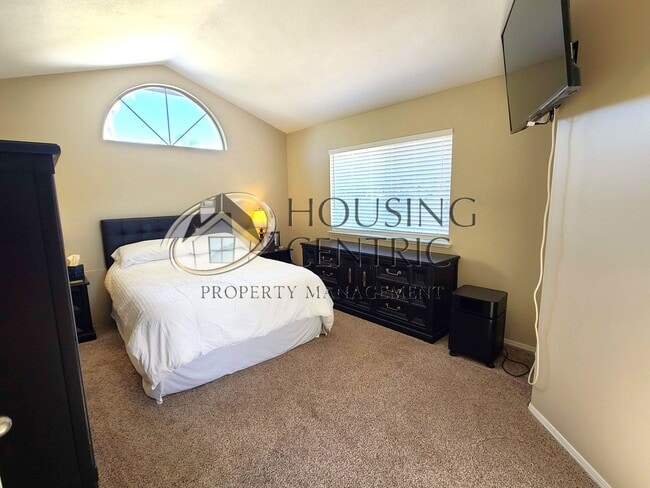 Building Photo - Executive Folsom Rental EXCELLENT Location and a POOL!