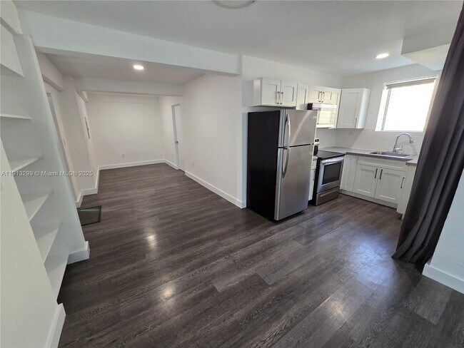 Building Photo - 1629 SW 6th St