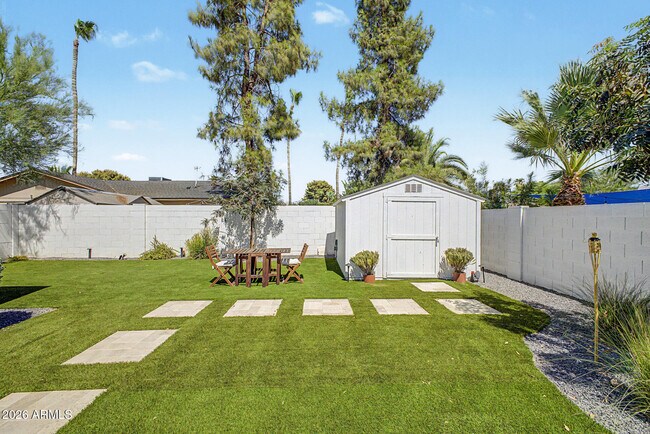 Building Photo - 5017 E Acoma Dr