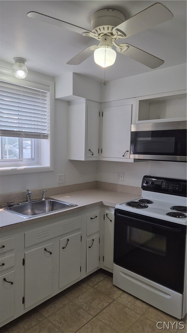 Building Photo - 326 Draper Ave