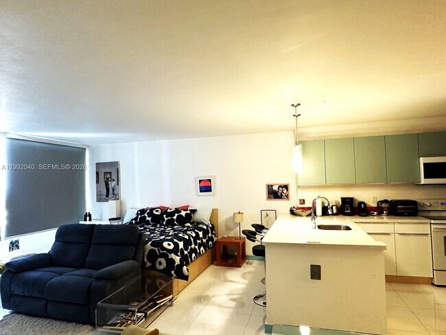 Building Photo - 1000 West Ave