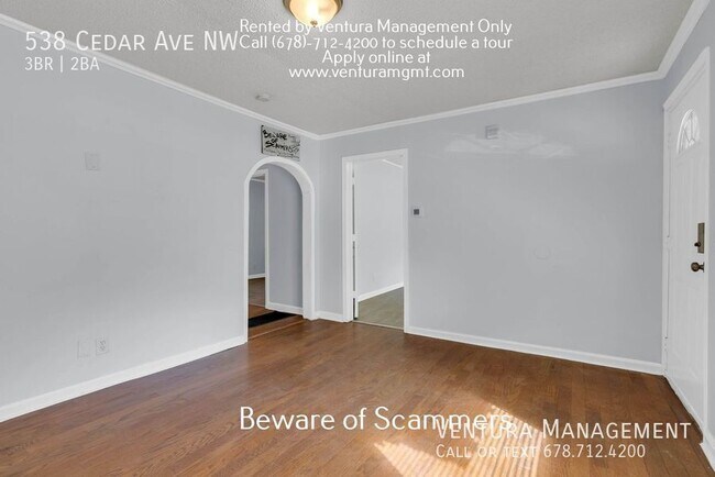 Building Photo - 538 Cedar Ave NW