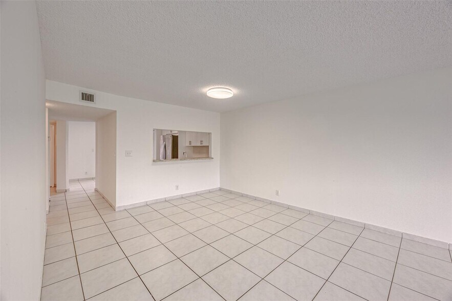 Building Photo - 9818 Nob Hill Ct