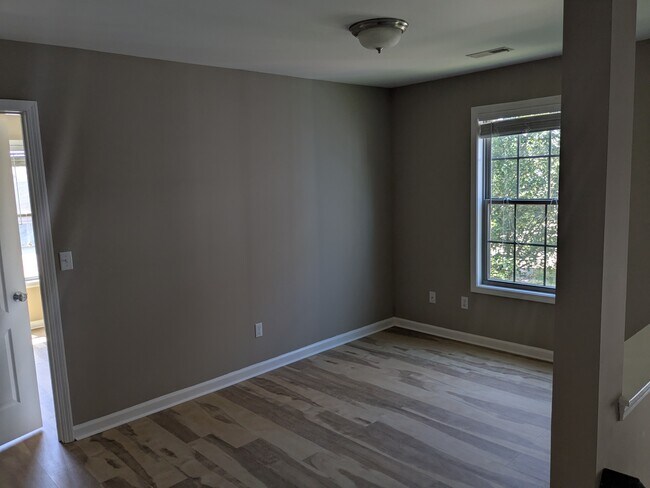 Building Photo - 1011 Blue Bonnet Ct