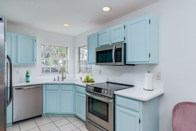 Building Photo - 1136 9th Square