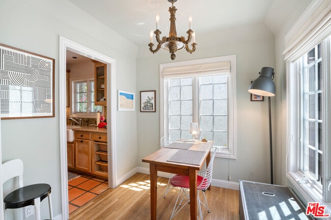 Building Photo - 432 Westbourne Dr