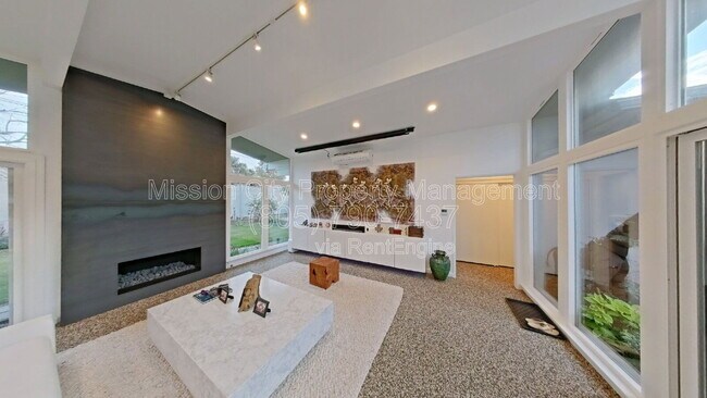 Building Photo - 5339 Berkeley Rd