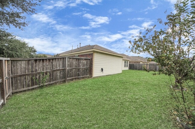 Building Photo - 6802 Level Pond Ln