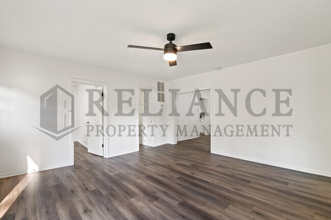 Building Photo - 301 N Spruce St