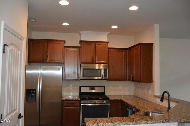 Building Photo - 102 Brier Crossings Loop