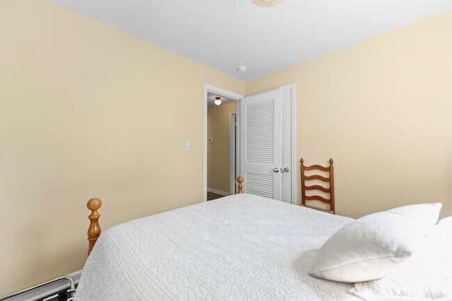 Building Photo - 3 Bedroom Furnished in Oldham County