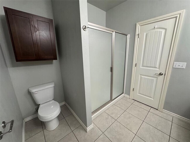 Building Photo - 473 S Fretz Ave