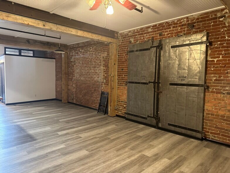 Building Photo - 112 State St