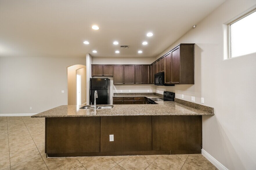 Building Photo - 3316 E Orchid Ln