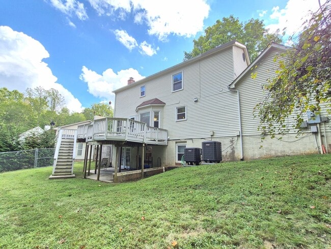 Building Photo - 125 Ivywood Dr