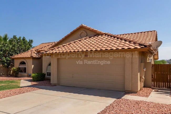 Building Photo - 2381 W Redwood Dr
