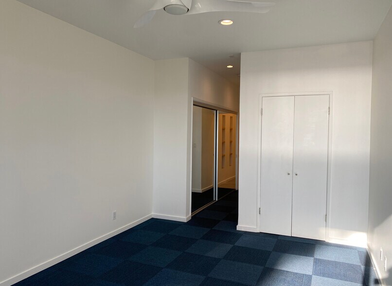 Building Photo - 2221 Ocean Ave