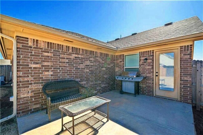 Building Photo - Coming Soon! Beautiful single family in Yu...