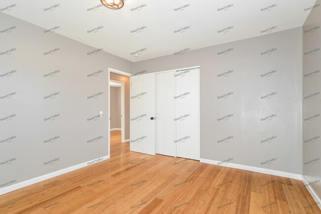 Building Photo - 695 Starlet Dr