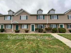 Building Photo - 700 Fountain View Dr