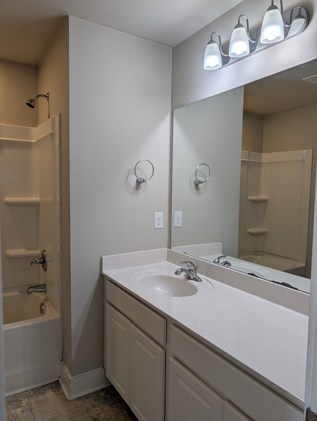 Building Photo - 222 Keaton Ct