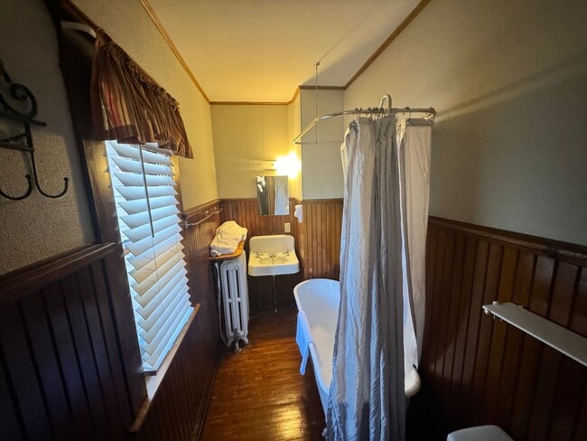 Building Photo - AVAILABLE June - Beautiful 1 Bed 1 Bath - ELECTRIC INCLUDED!