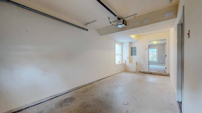 Building Photo - Spacious 2-Bedroom Townhouse with Loft – P...