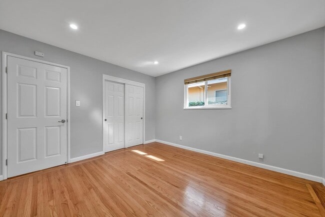 Building Photo - 248 Encina Ave