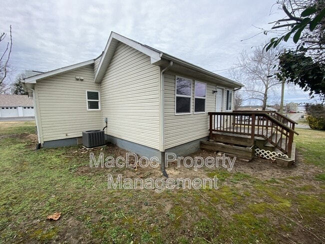 Building Photo - 5472 Riverview Dr