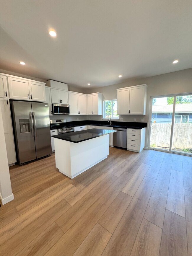 Building Photo - Newly Built 3 Bed, 2.5 Bath Cottage Homes ...