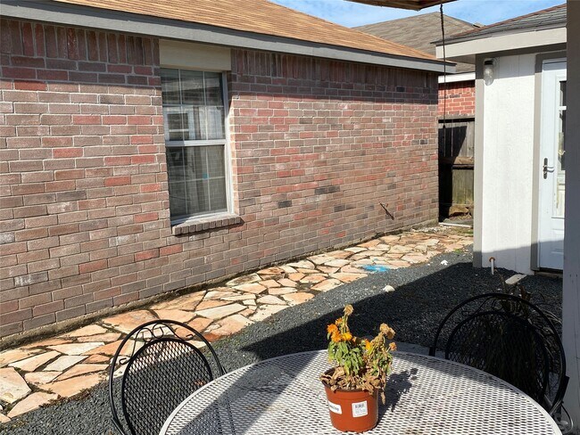 Building Photo - 6226 Cottage Pines Dr