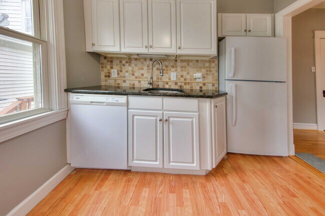 Building Photo - This classic 3 bedroom 2 bath Webster home features a front porch, large deck off the kitchen for...