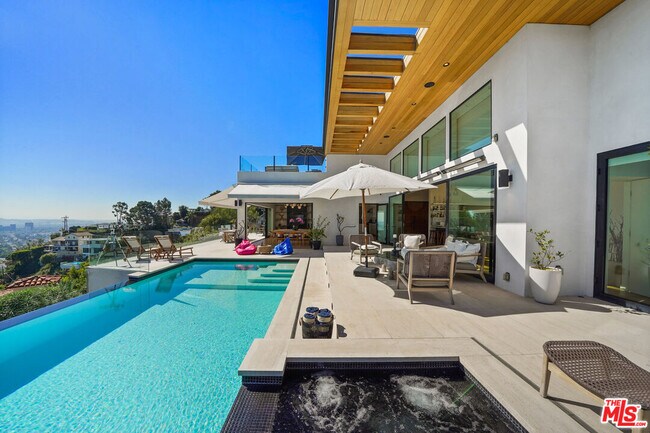 Building Photo - 8242 Hillside Ave