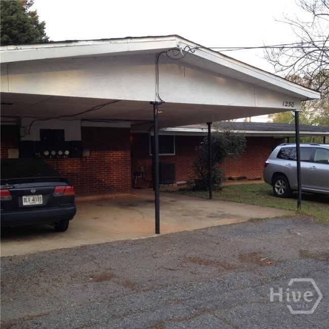 Building Photo - 1250 Venita Dr