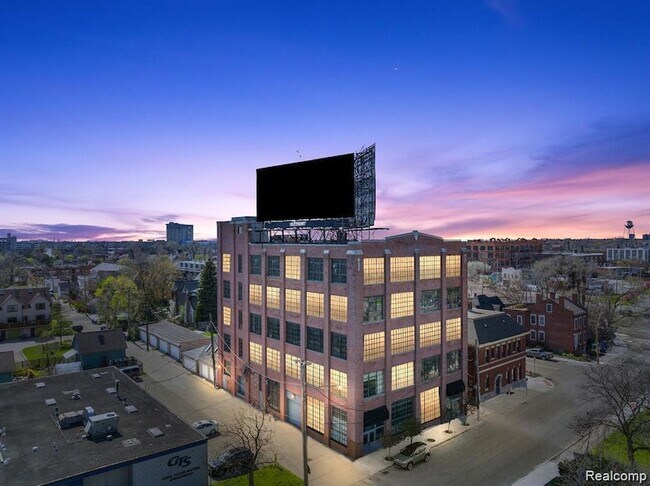 Building Photo - 1535 Sixth St