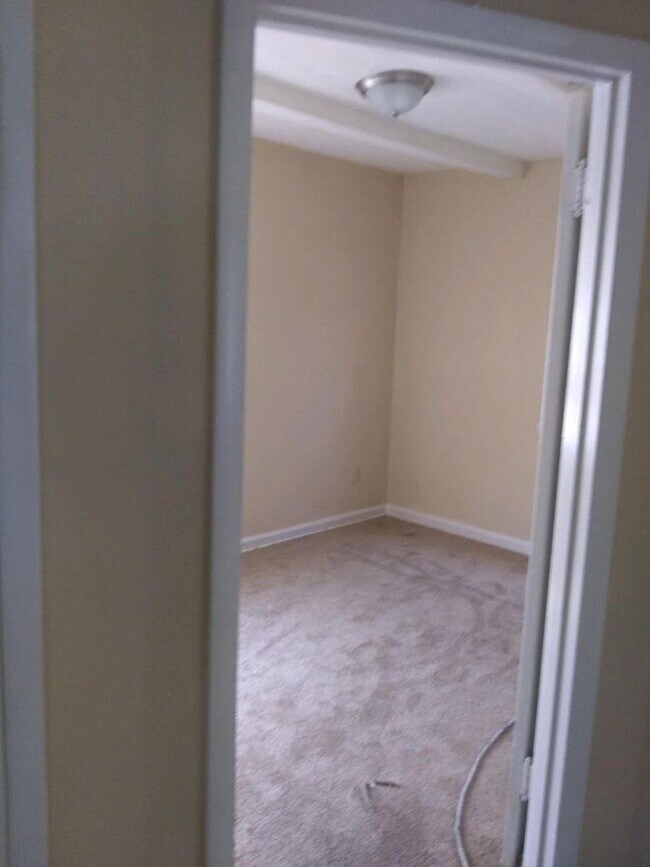 Building Photo - 457 King Rd